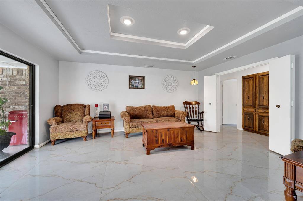 950 Shady Cove Place, DeSoto, TX 75115