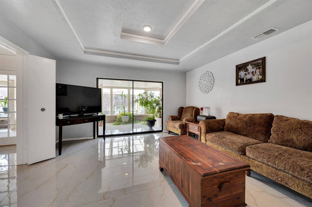 950 Shady Cove Place, DeSoto, TX 75115