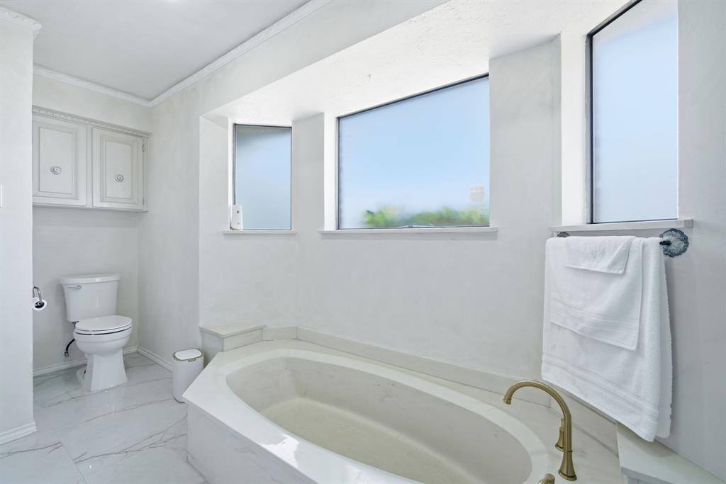 950 Shady Cove Place, DeSoto, TX 75115