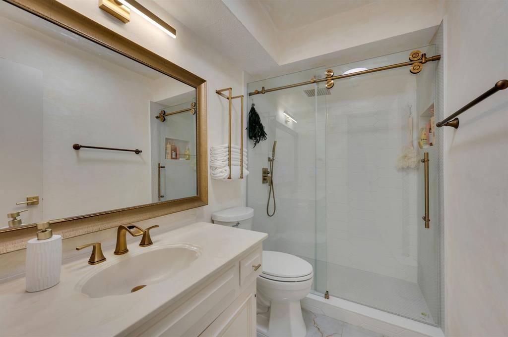 950 Shady Cove Place, DeSoto, TX 75115