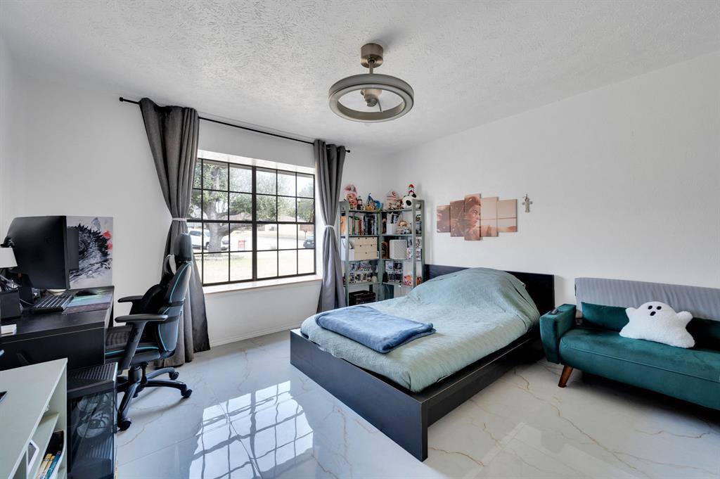 950 Shady Cove Place, DeSoto, TX 75115