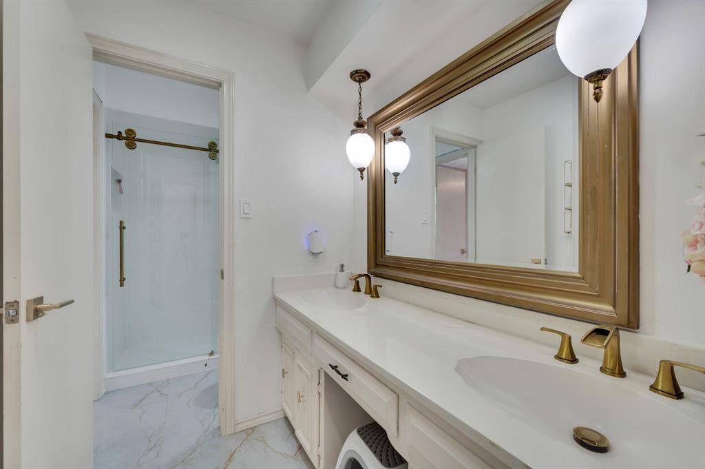 950 Shady Cove Place, DeSoto, TX 75115