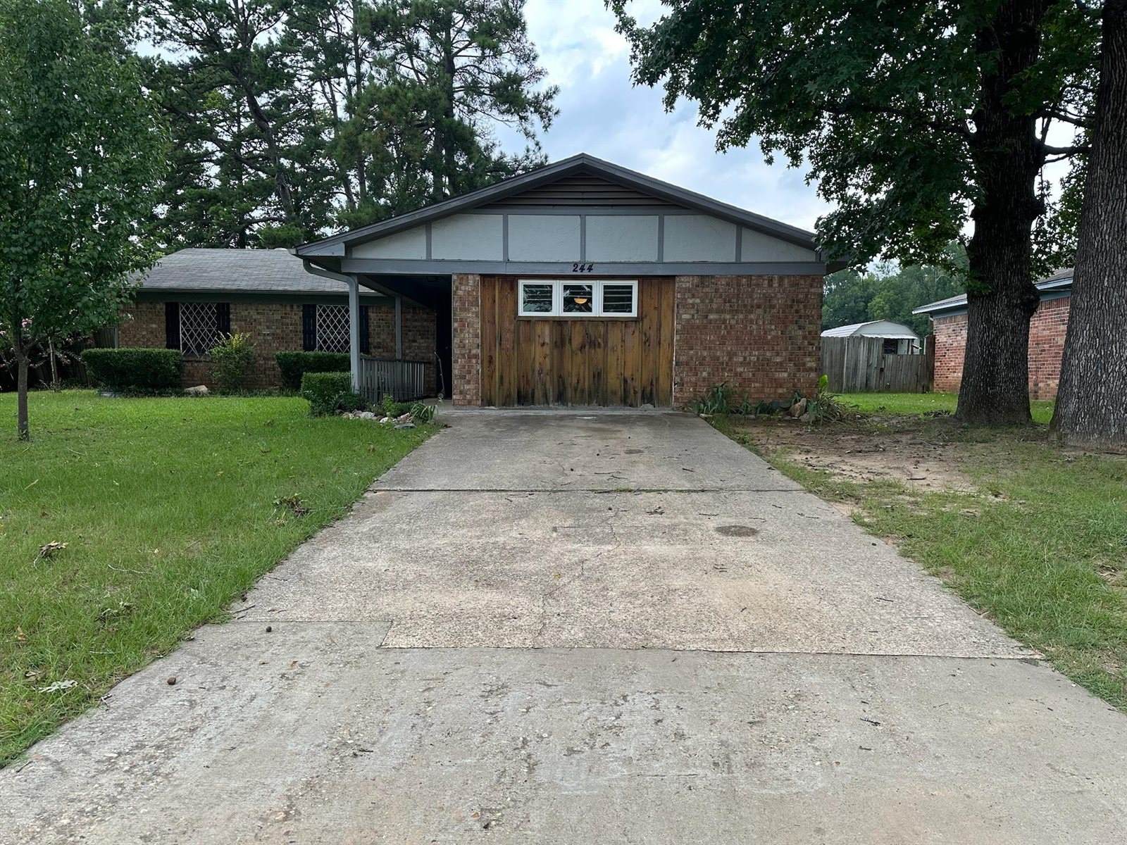 244 Hickerson Avenue, Wake Village, TX 75501