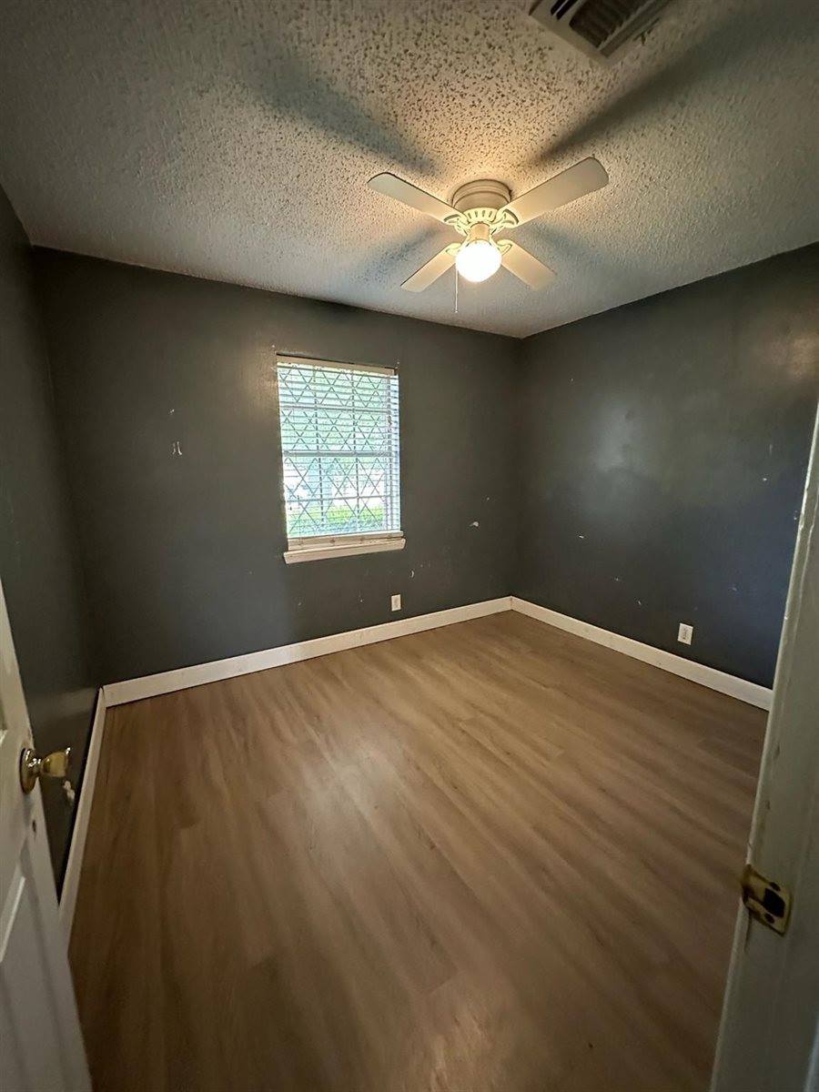 244 Hickerson Avenue, Wake Village, TX 75501