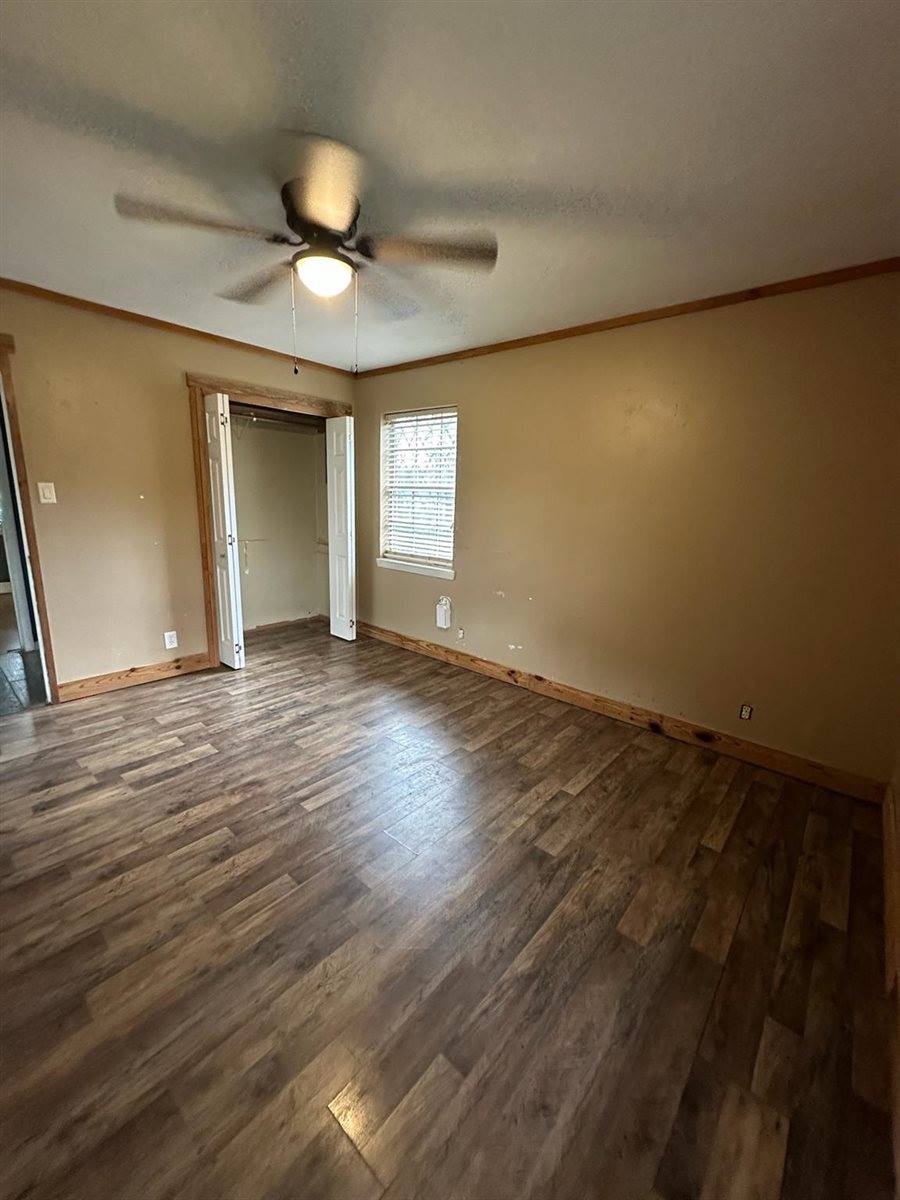 244 Hickerson Avenue, Wake Village, TX 75501