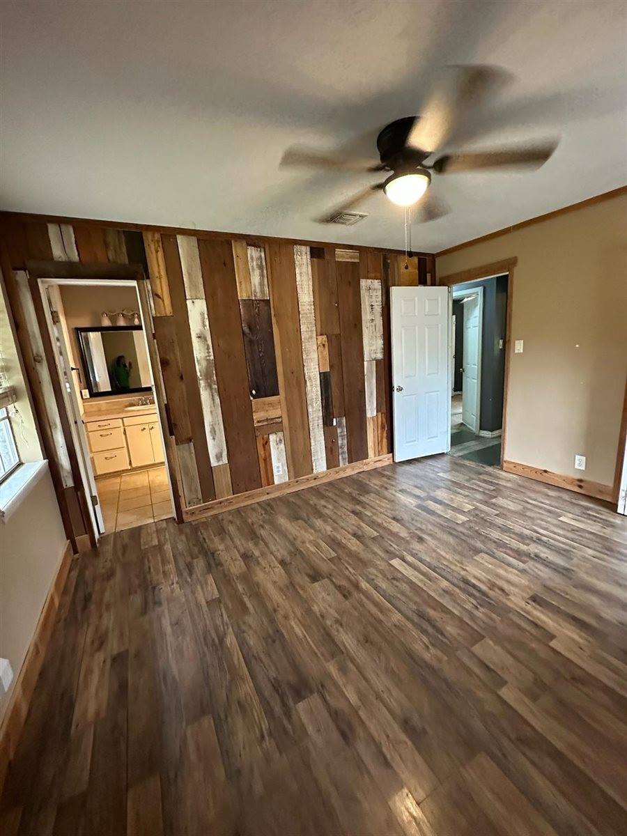 244 Hickerson Avenue, Wake Village, TX 75501