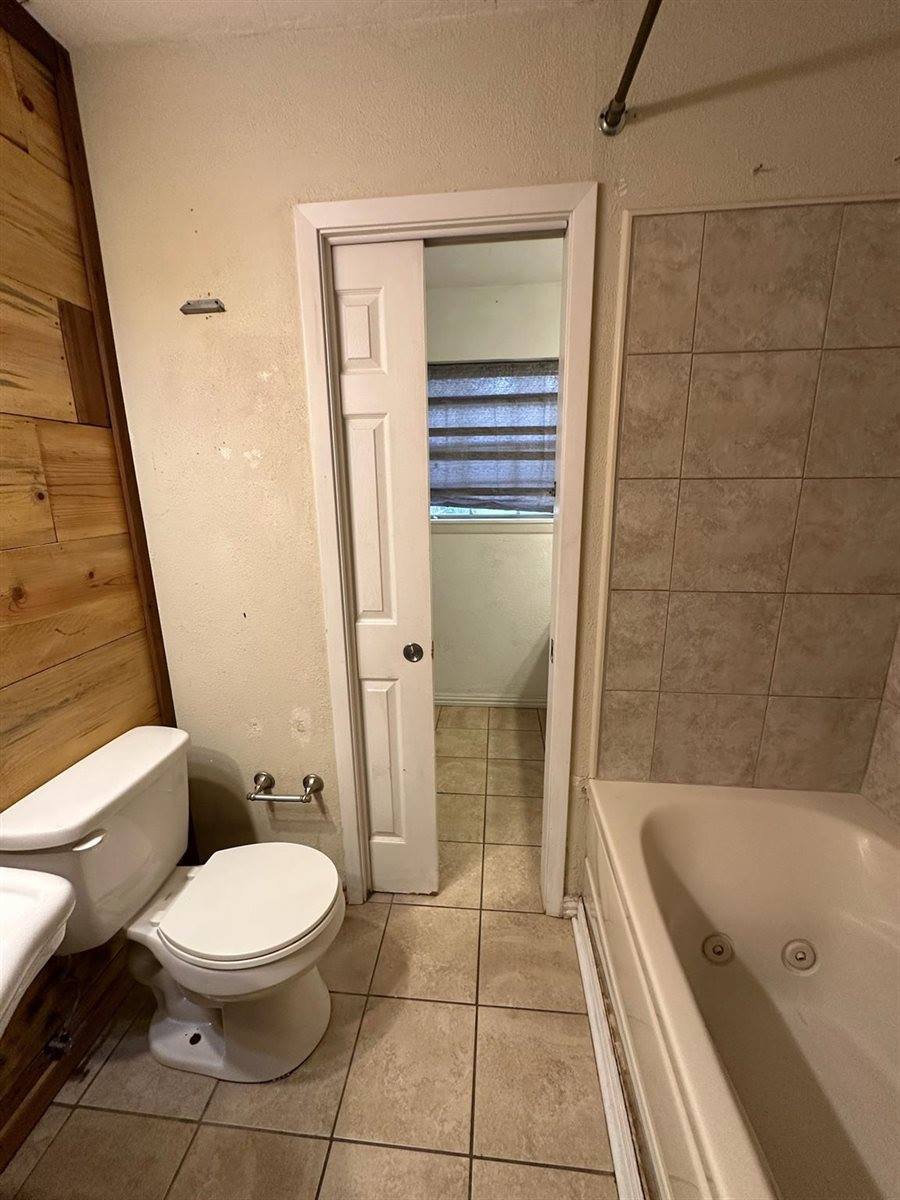 244 Hickerson Avenue, Wake Village, TX 75501