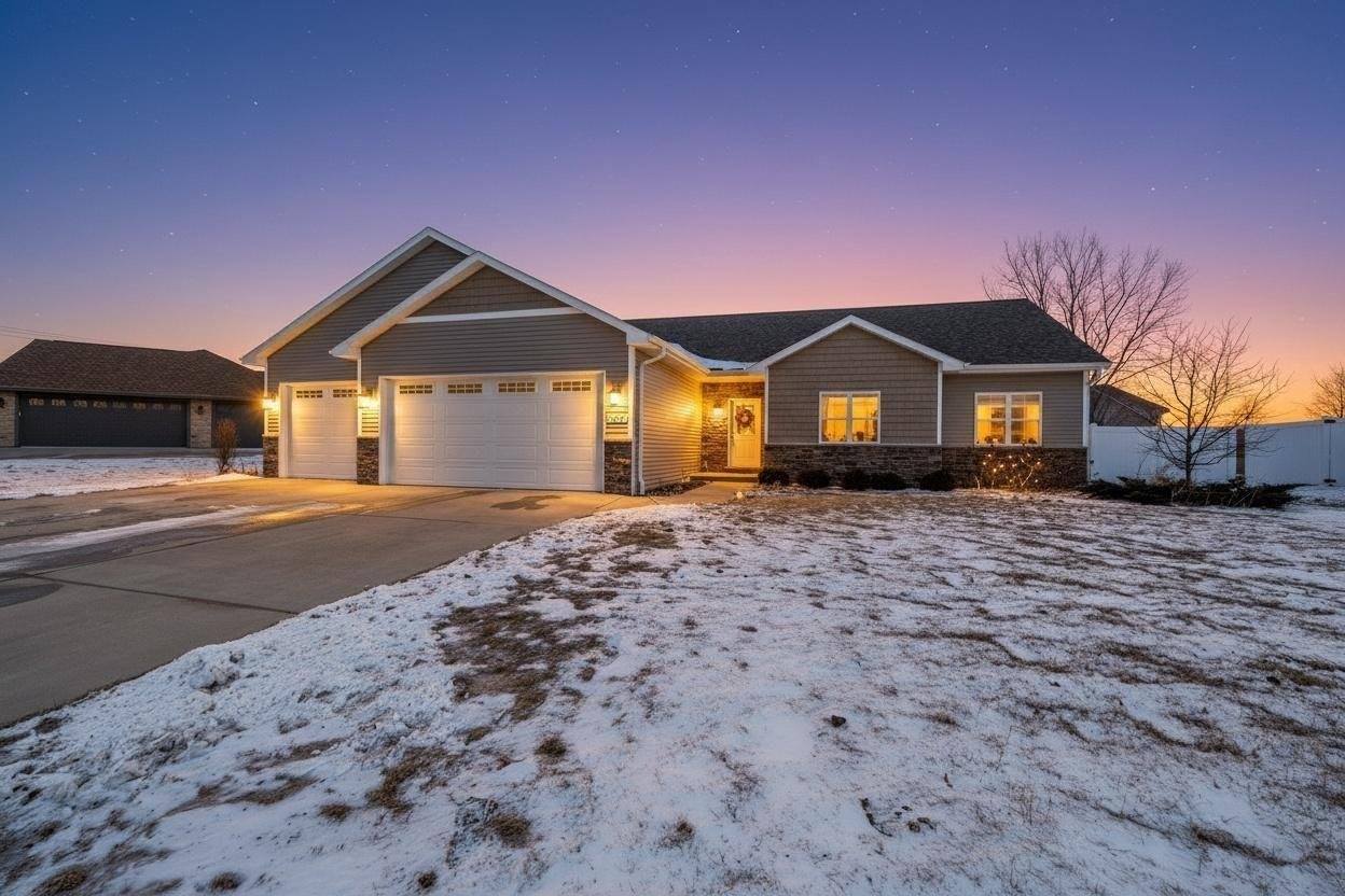 2125 Fox Point Circle, De Pere, WI 54115