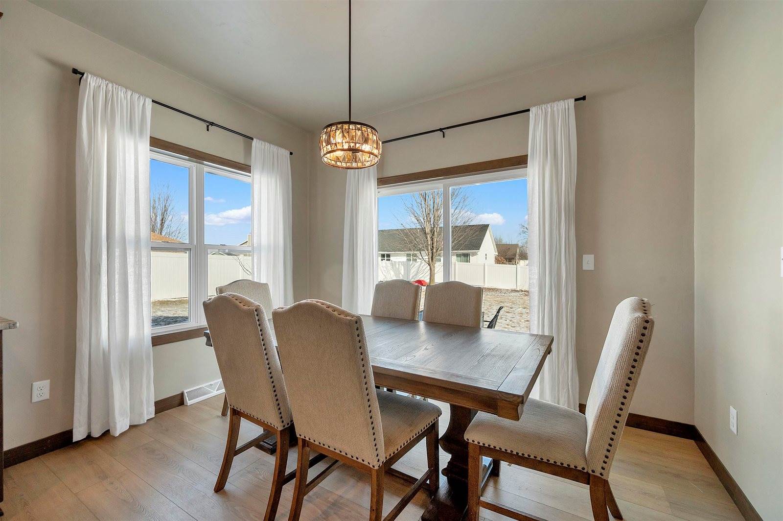 2125 Fox Point Circle, De Pere, WI 54115
