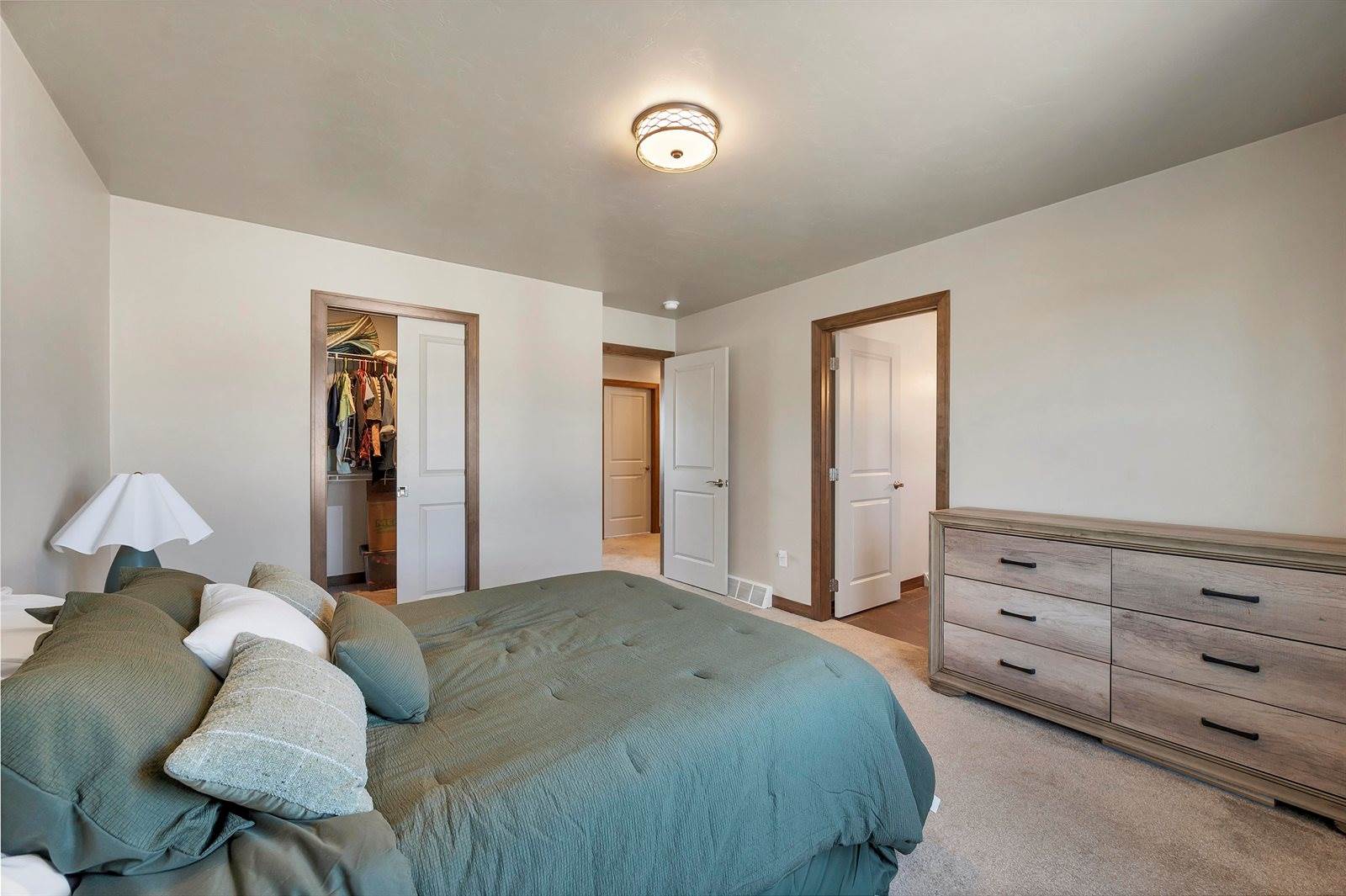 2125 Fox Point Circle, De Pere, WI 54115