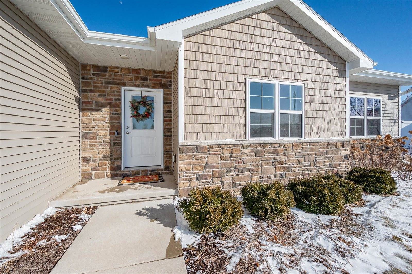 2125 Fox Point Circle, De Pere, WI 54115