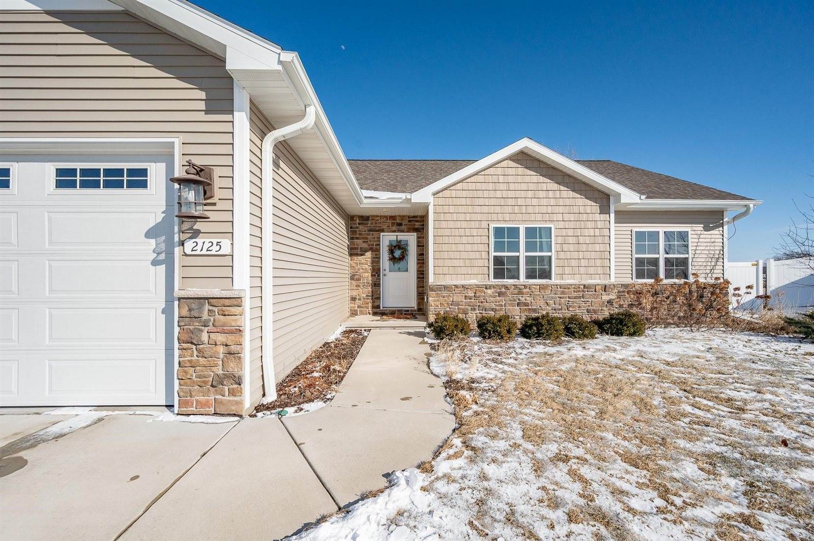 2125 Fox Point Circle, De Pere, WI 54115