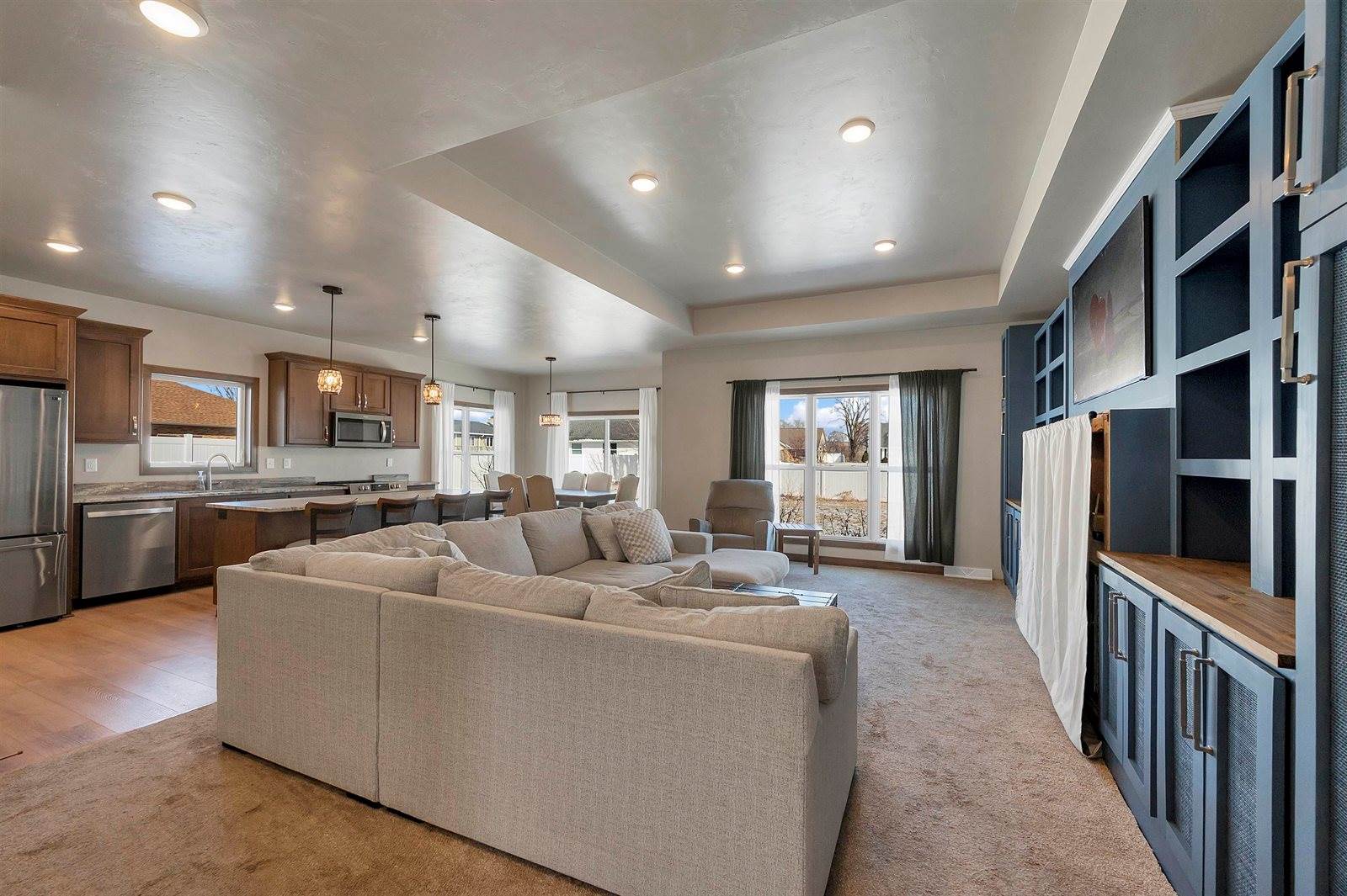 2125 Fox Point Circle, De Pere, WI 54115