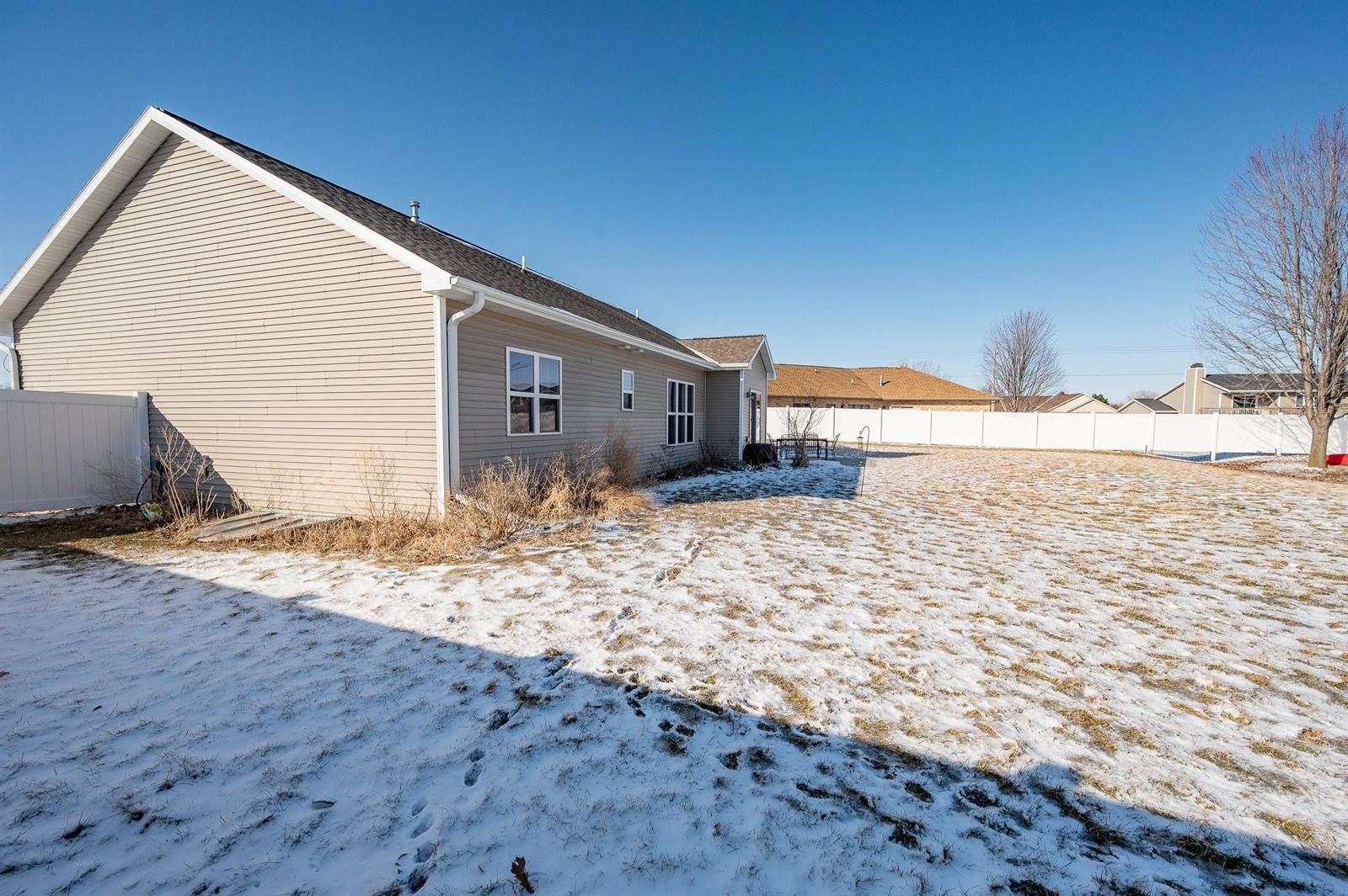2125 Fox Point Circle, De Pere, WI 54115