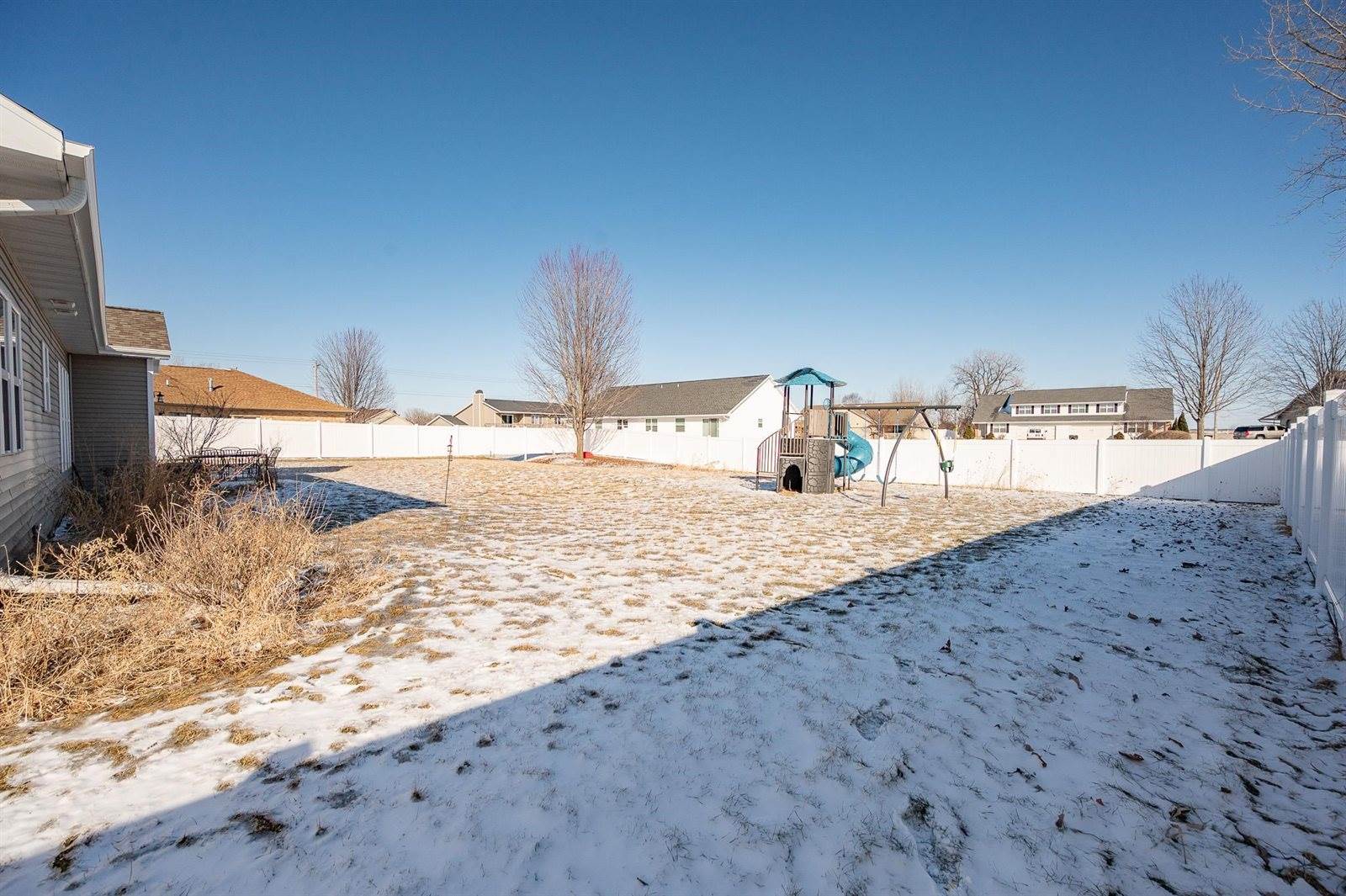 2125 Fox Point Circle, De Pere, WI 54115