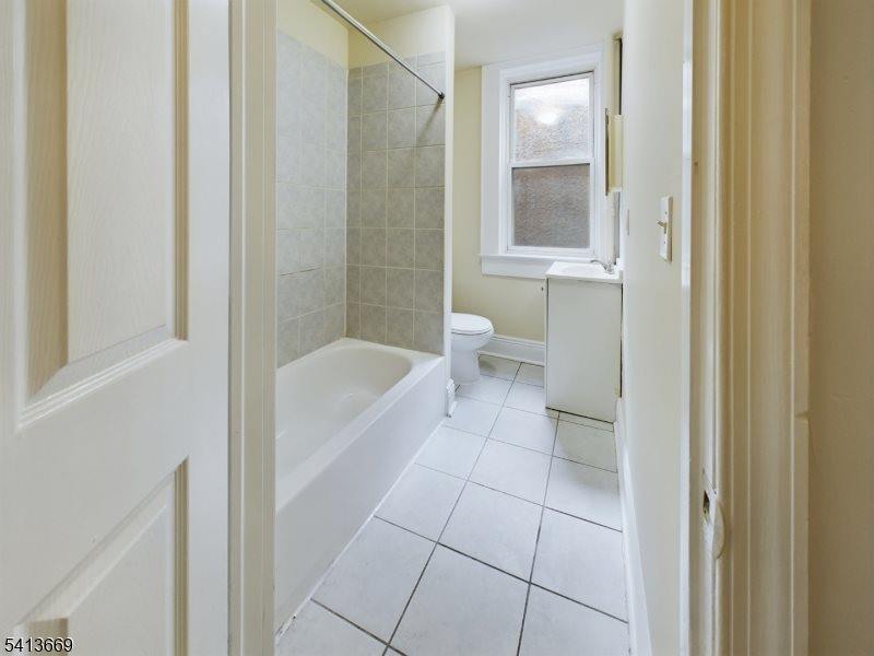 413-15 Dodd St, #6, East Orange City, NJ 07017