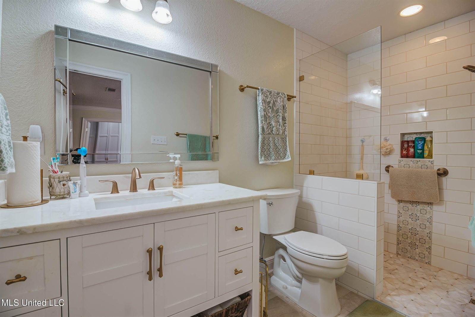 17113 East Spring Lake Drive, Vancleave, MS 39565