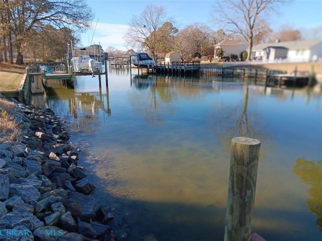 8335 Little England Road, Hayes, VA 23072