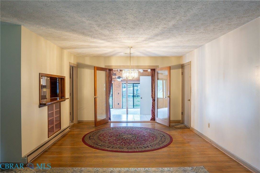 8335 Little England Road, Hayes, VA 23072