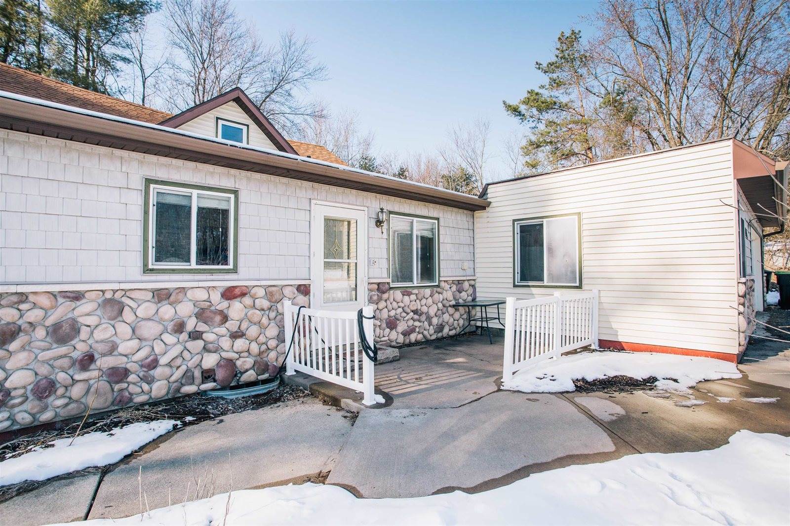 2204 Black River Road, Neillsville, WI 54456