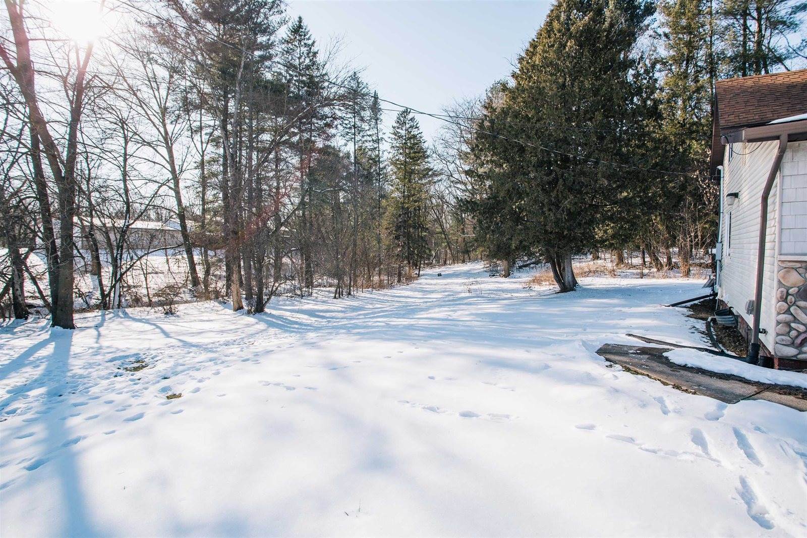 2204 Black River Road, Neillsville, WI 54456