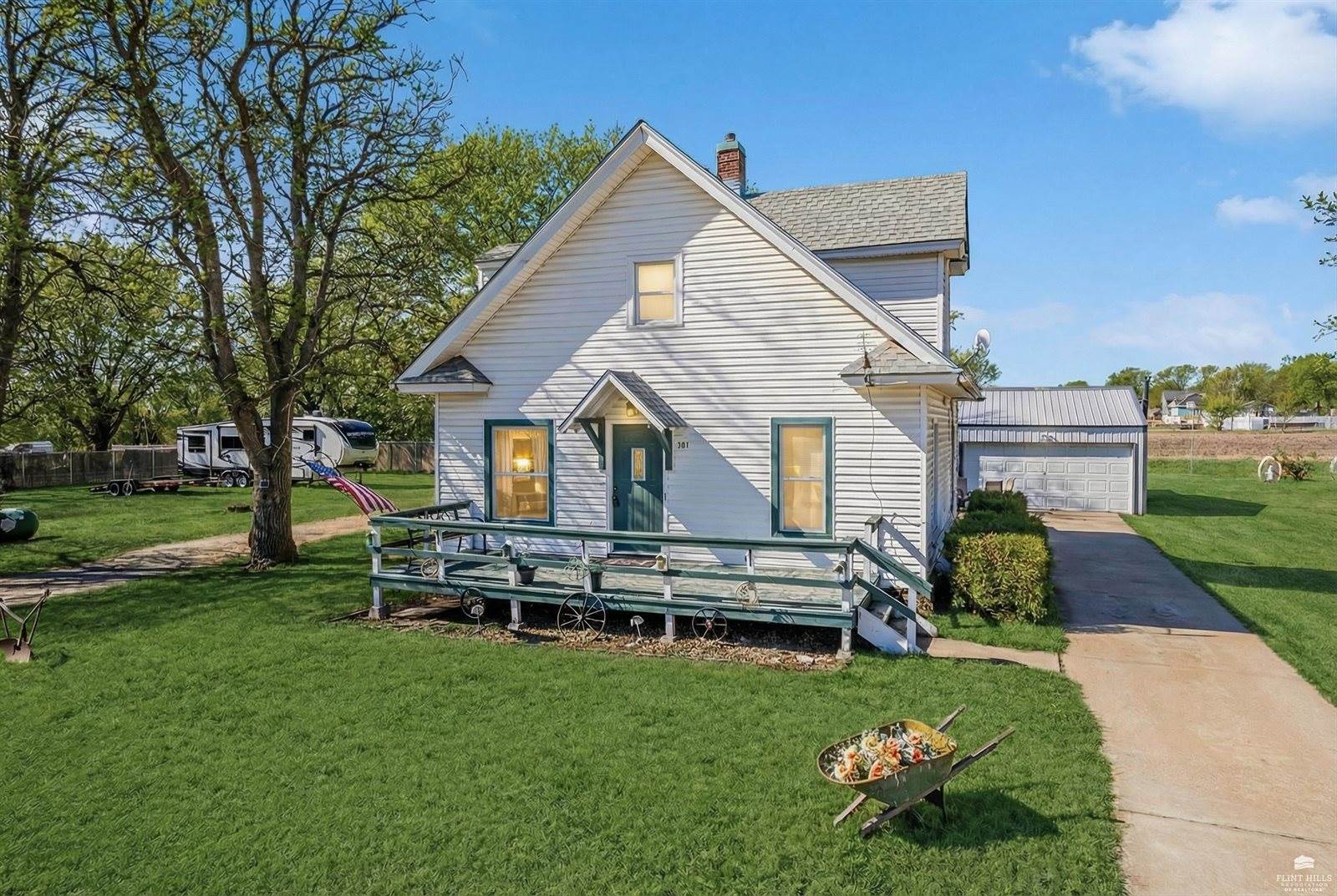 201 SE Railway Avenue, Woodbine, KS 67492