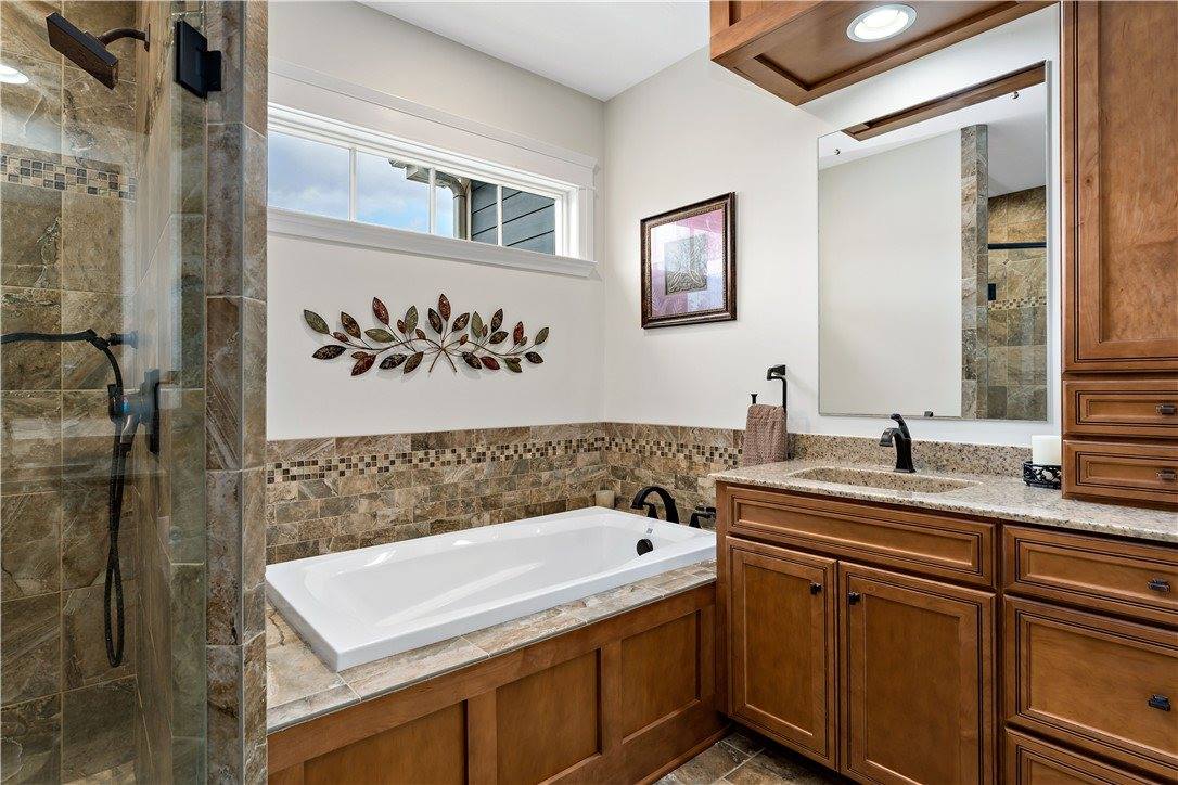 719 Mission Hills Dr, Cecil, PA 15317