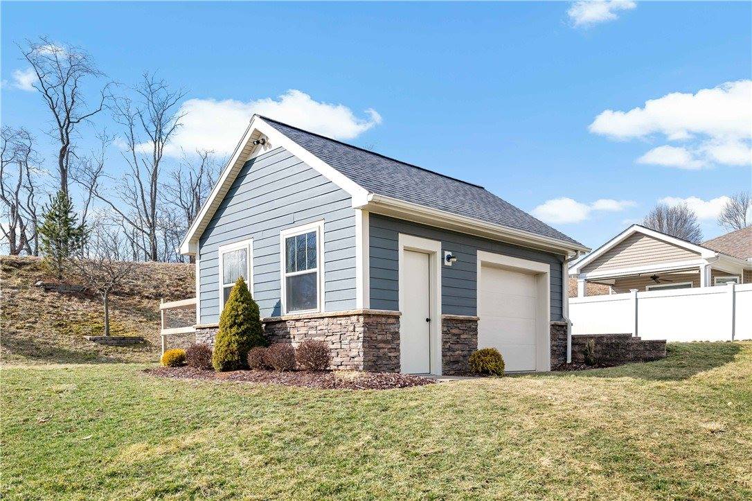 719 Mission Hills Dr, Cecil, PA 15317