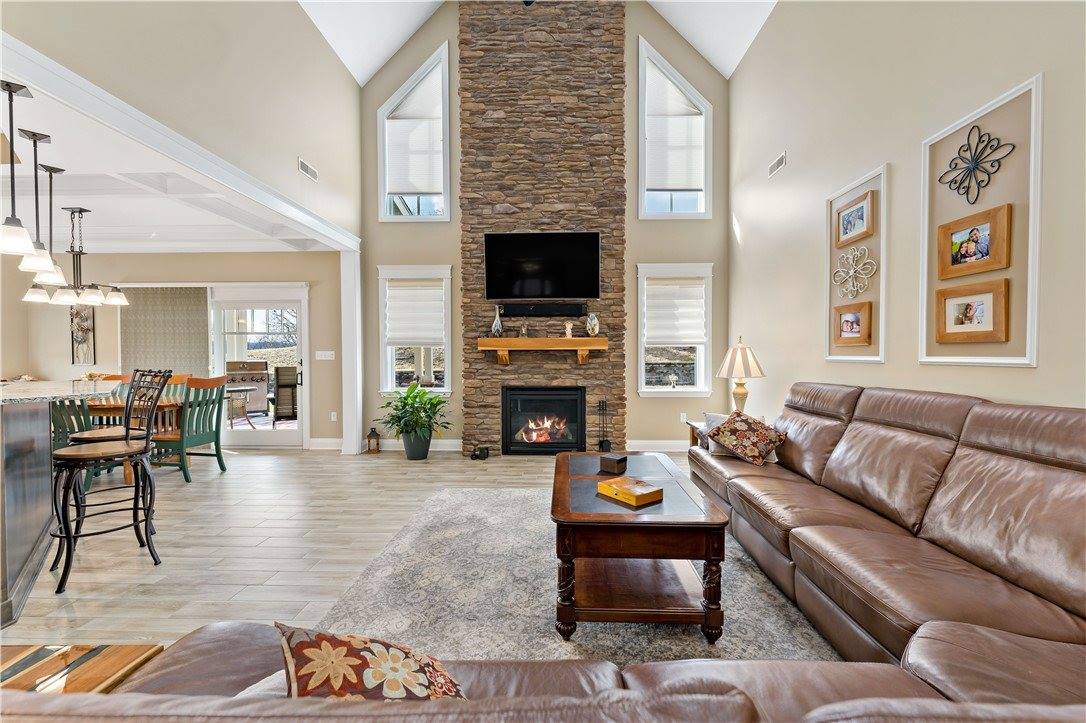 719 Mission Hills Dr, Cecil, PA 15317