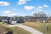 719 Mission Hills Dr, Cecil, PA 15317
