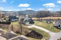 719 Mission Hills Dr, Cecil, PA 15317