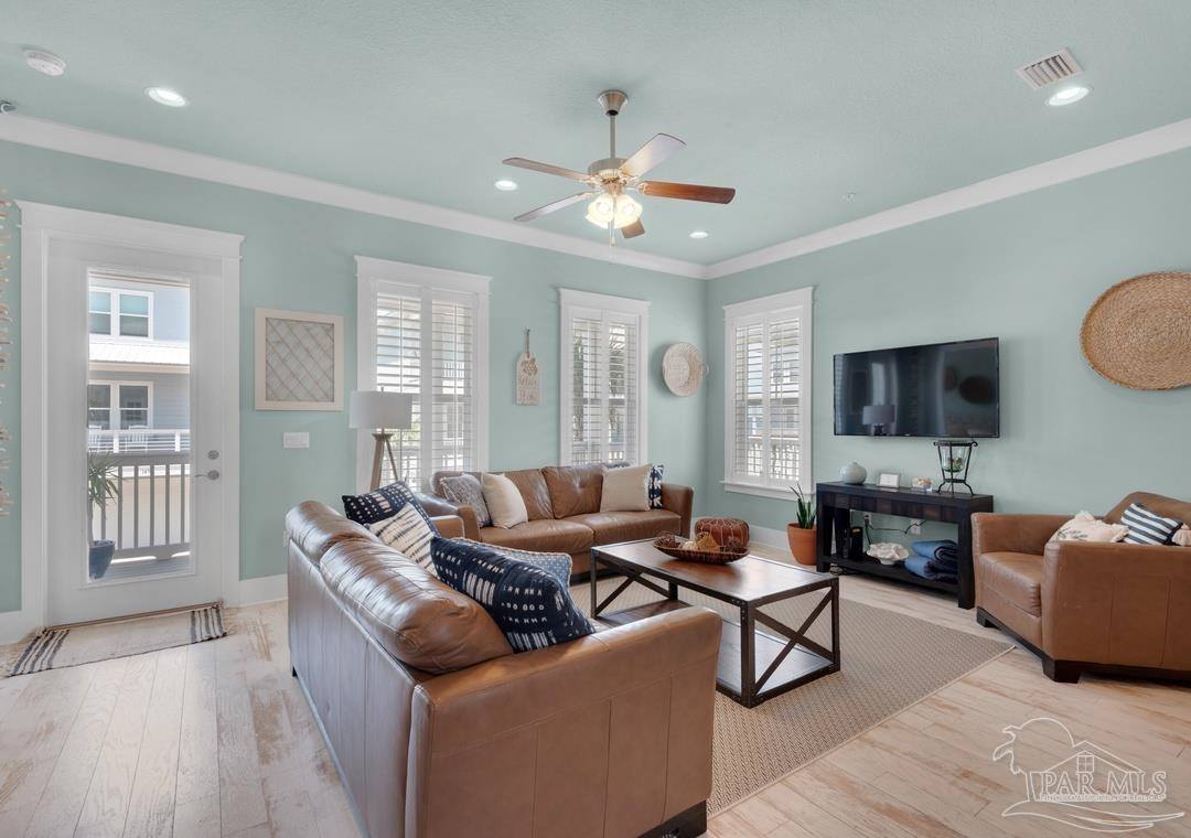 1477 Seaside Cir, Navarre Beach, FL 32566