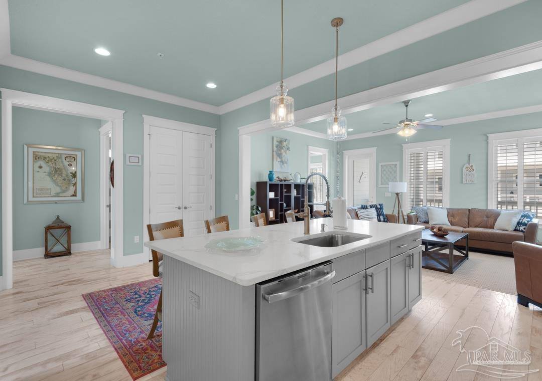 1477 Seaside Cir, Navarre Beach, FL 32566