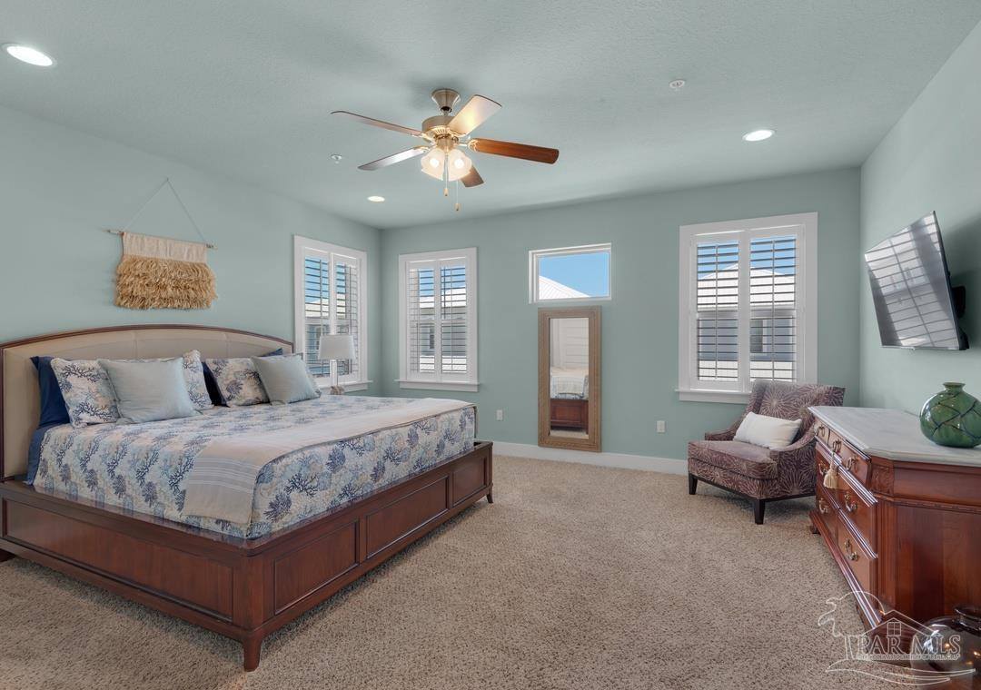 1477 Seaside Cir, Navarre Beach, FL 32566