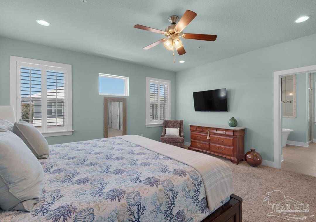 1477 Seaside Cir, Navarre Beach, FL 32566