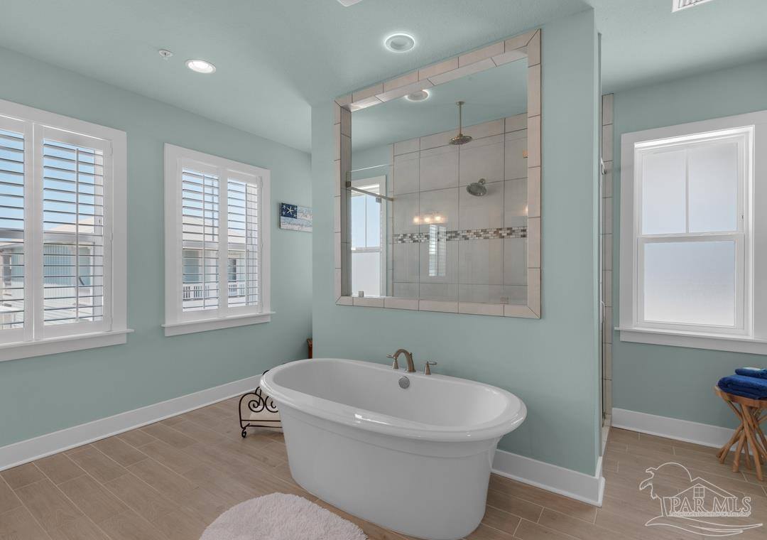 1477 Seaside Cir, Navarre Beach, FL 32566