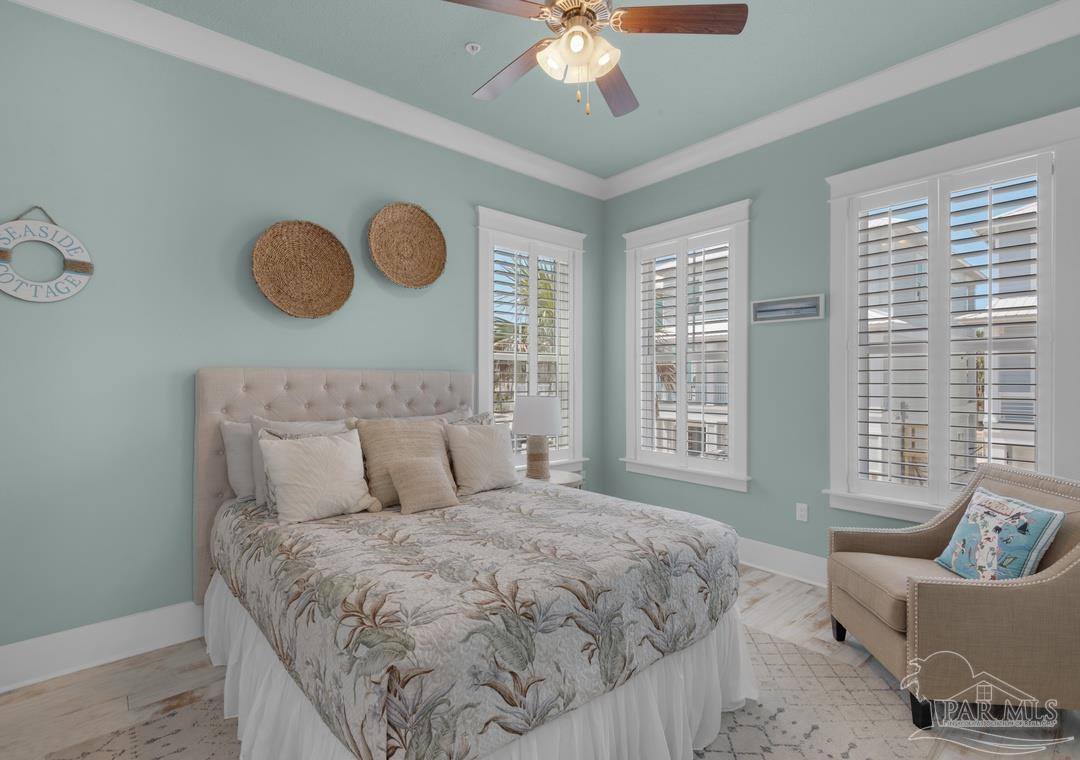 1477 Seaside Cir, Navarre Beach, FL 32566