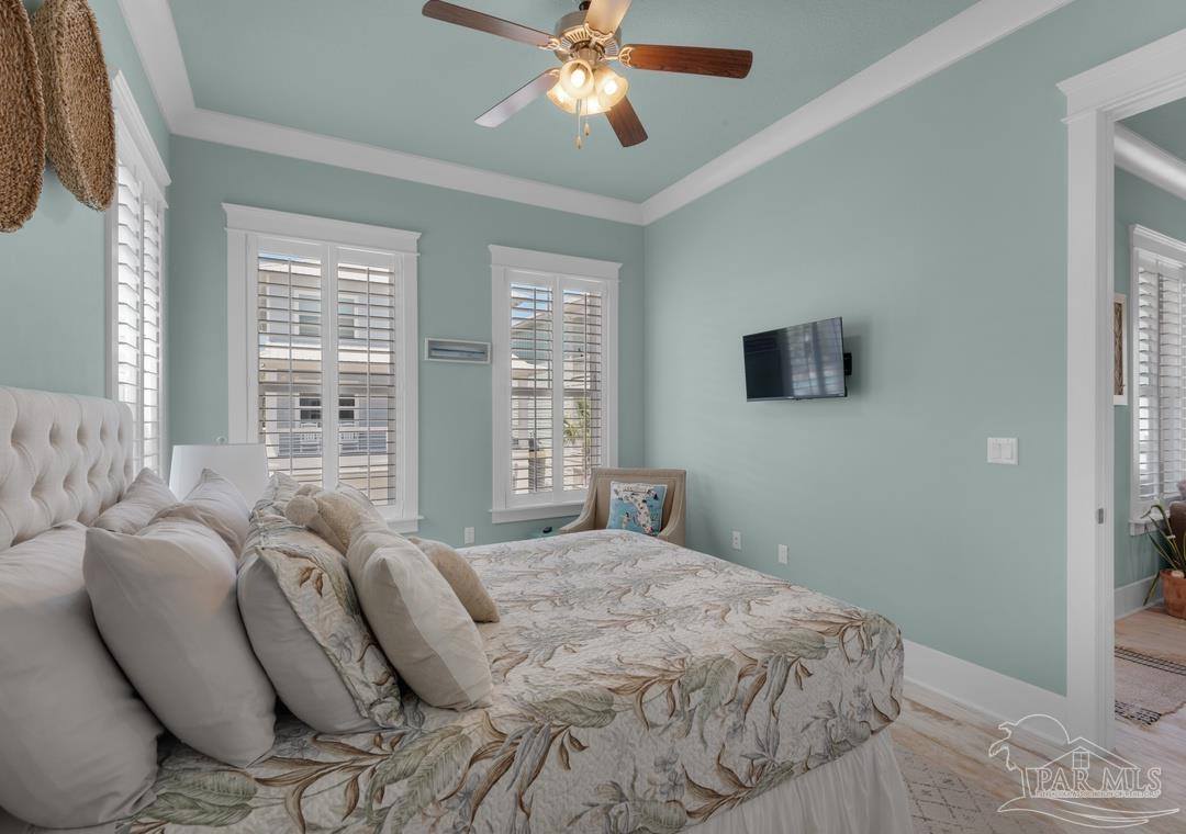 1477 Seaside Cir, Navarre Beach, FL 32566