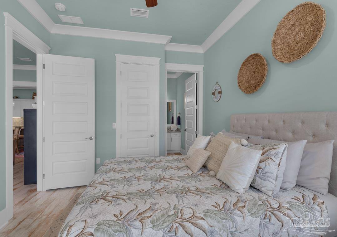 1477 Seaside Cir, Navarre Beach, FL 32566