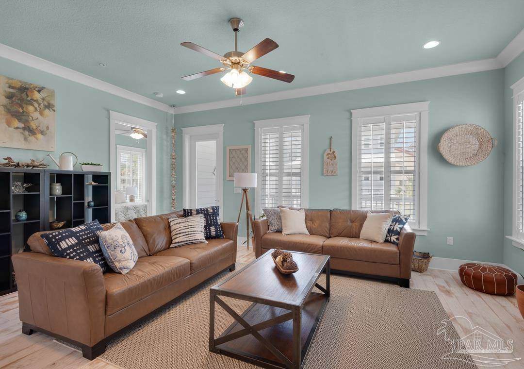 1477 Seaside Cir, Navarre Beach, FL 32566