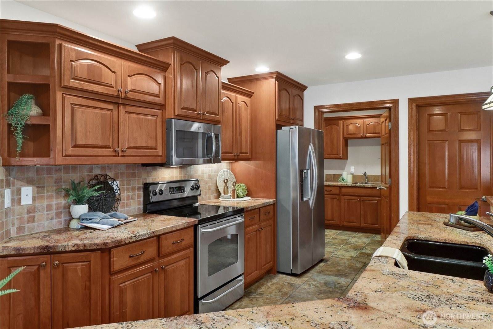 2511 Crescent Street, Ferndale, WA 98248