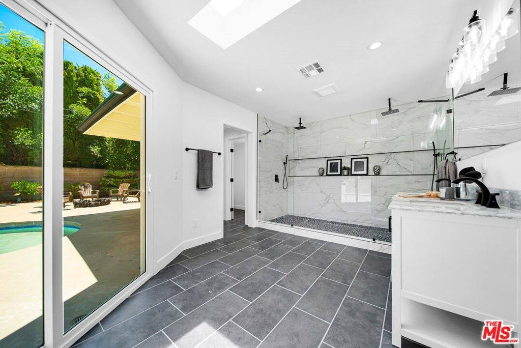 10200 Shoshone Avenue, Northridge, CA 91325