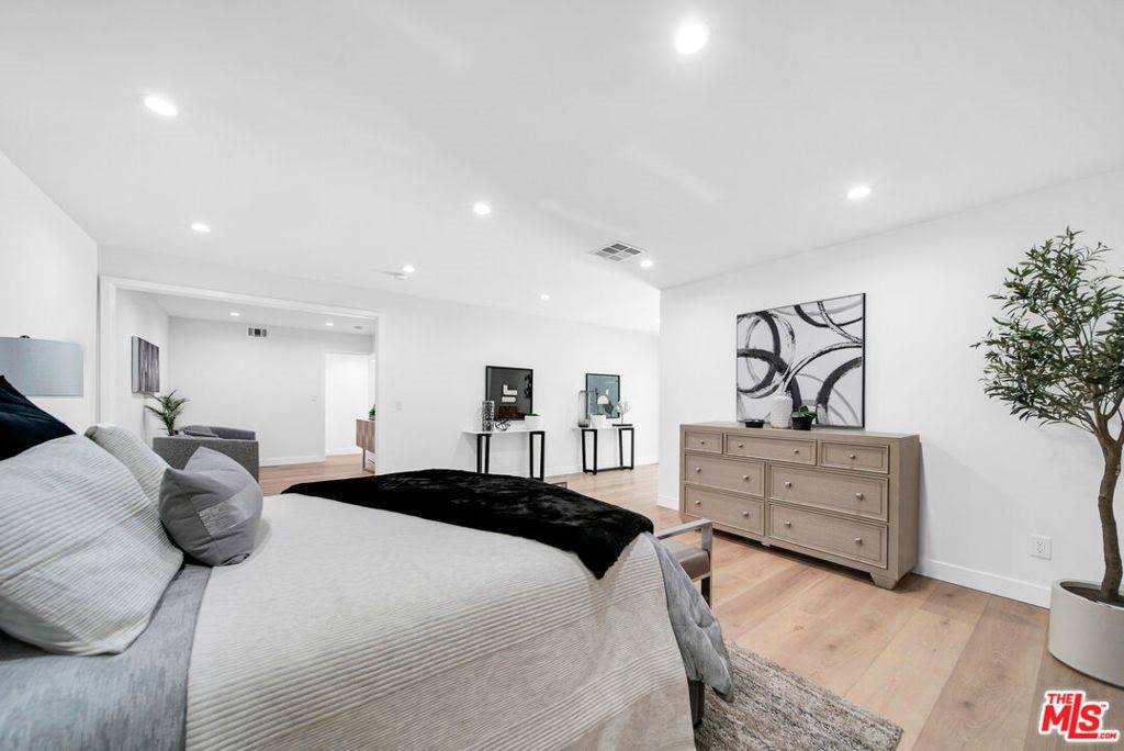 10200 Shoshone Avenue, Northridge, CA 91325