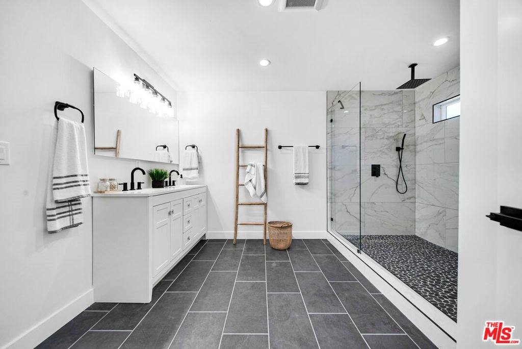 10200 Shoshone Avenue, Northridge, CA 91325