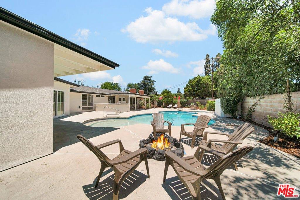 10200 Shoshone Avenue, Northridge, CA 91325