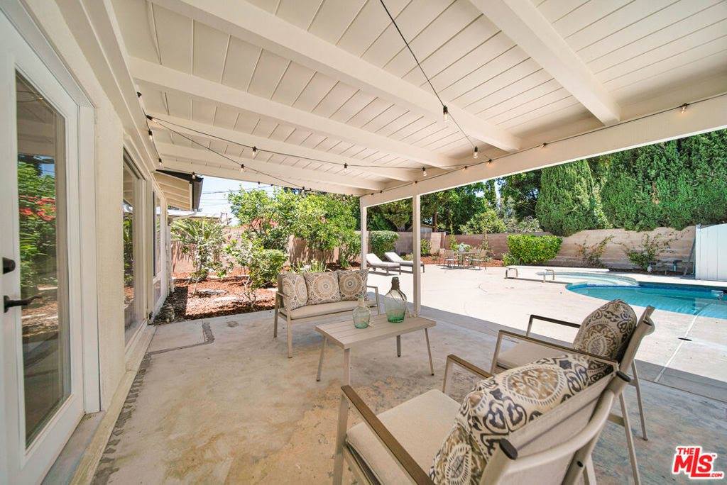 10200 Shoshone Avenue, Northridge, CA 91325