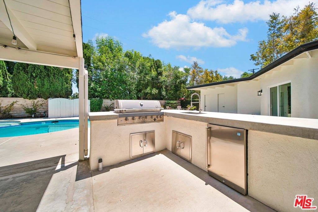 10200 Shoshone Avenue, Northridge, CA 91325