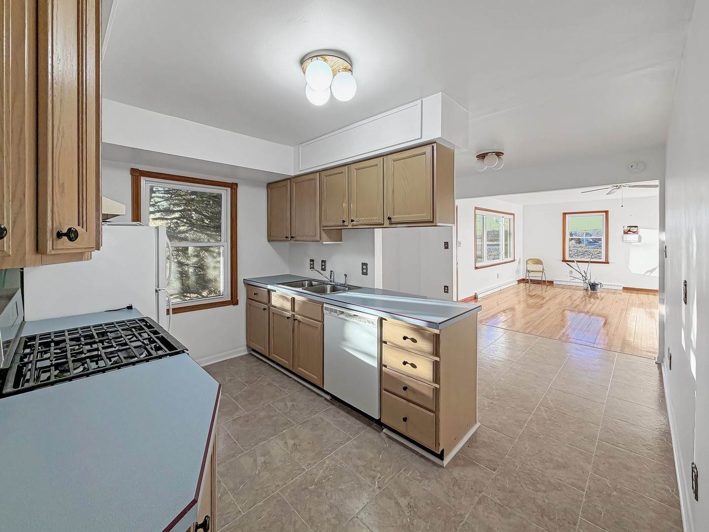 1165 North Henderson Road, Freeport, IL 61032