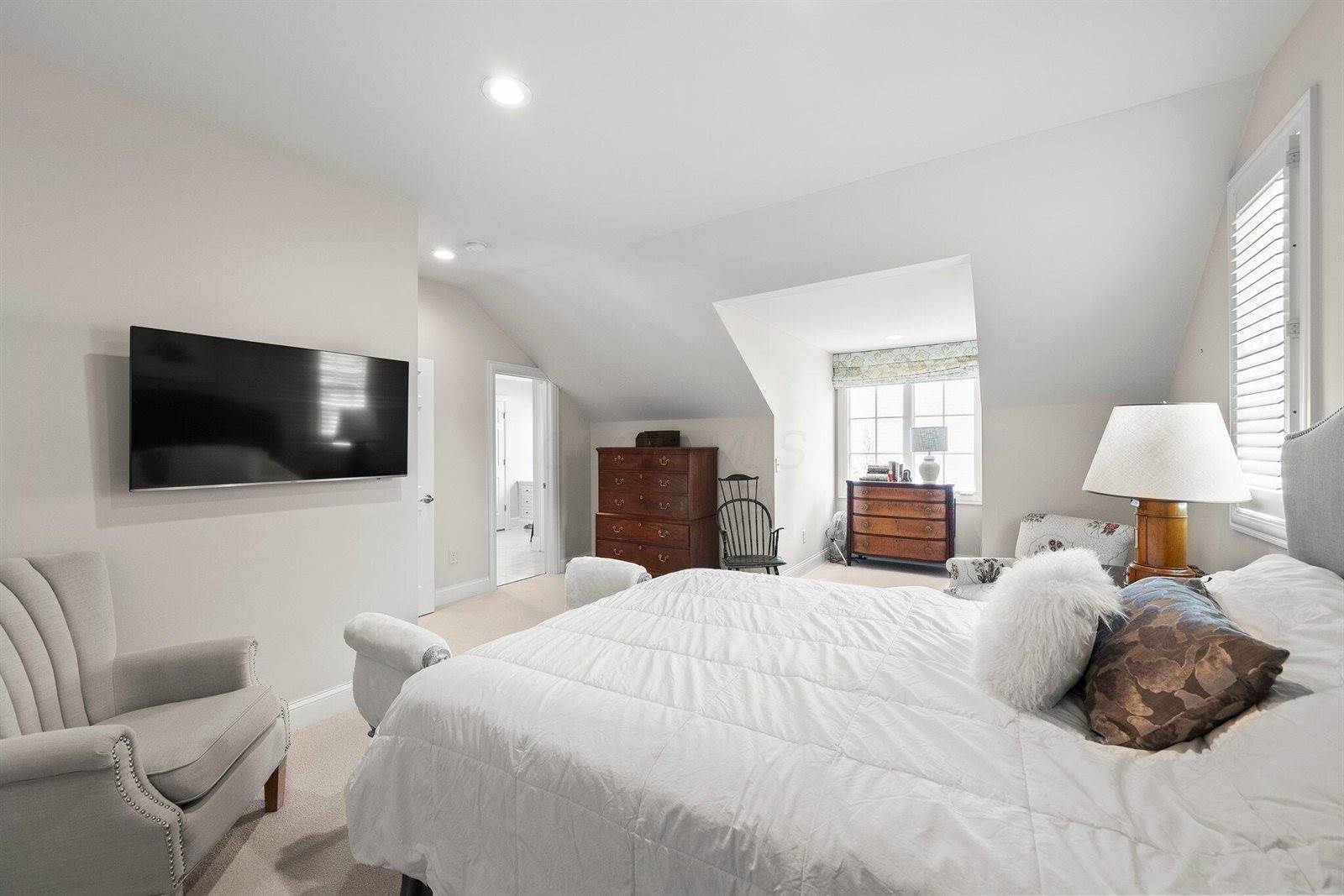 3507 River Avon Circle, Columbus, OH 43221