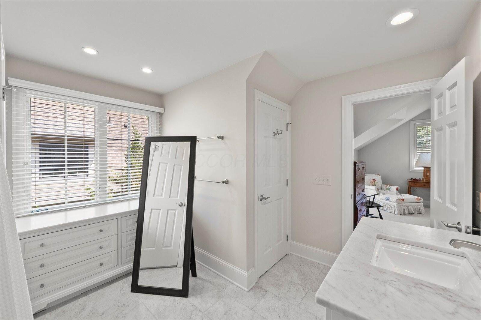 3507 River Avon Circle, Columbus, OH 43221